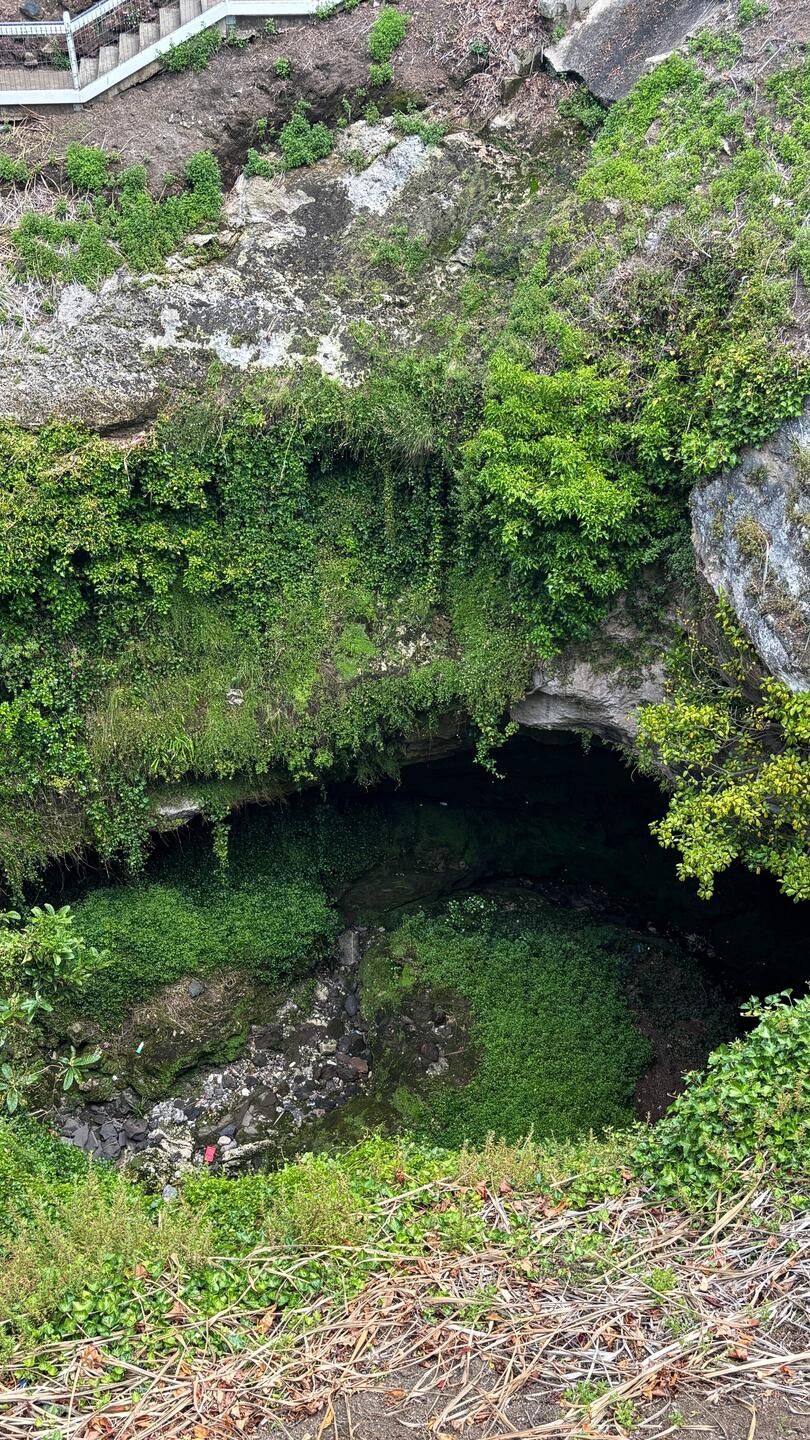 Ein kleineres Sinkhole mitten in der Stadt