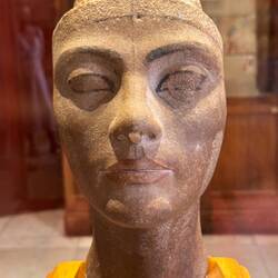 Unfertige Büste - Schönheit