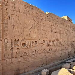 Gut erhaltene Tempelwand