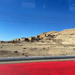 Dorf in der Umgebung - viele Ruinen hier, meist aber aus Lehmziegeln - verwitterungsanfällig