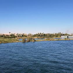 Insel im Nil - verschiedene Fahrrinnen