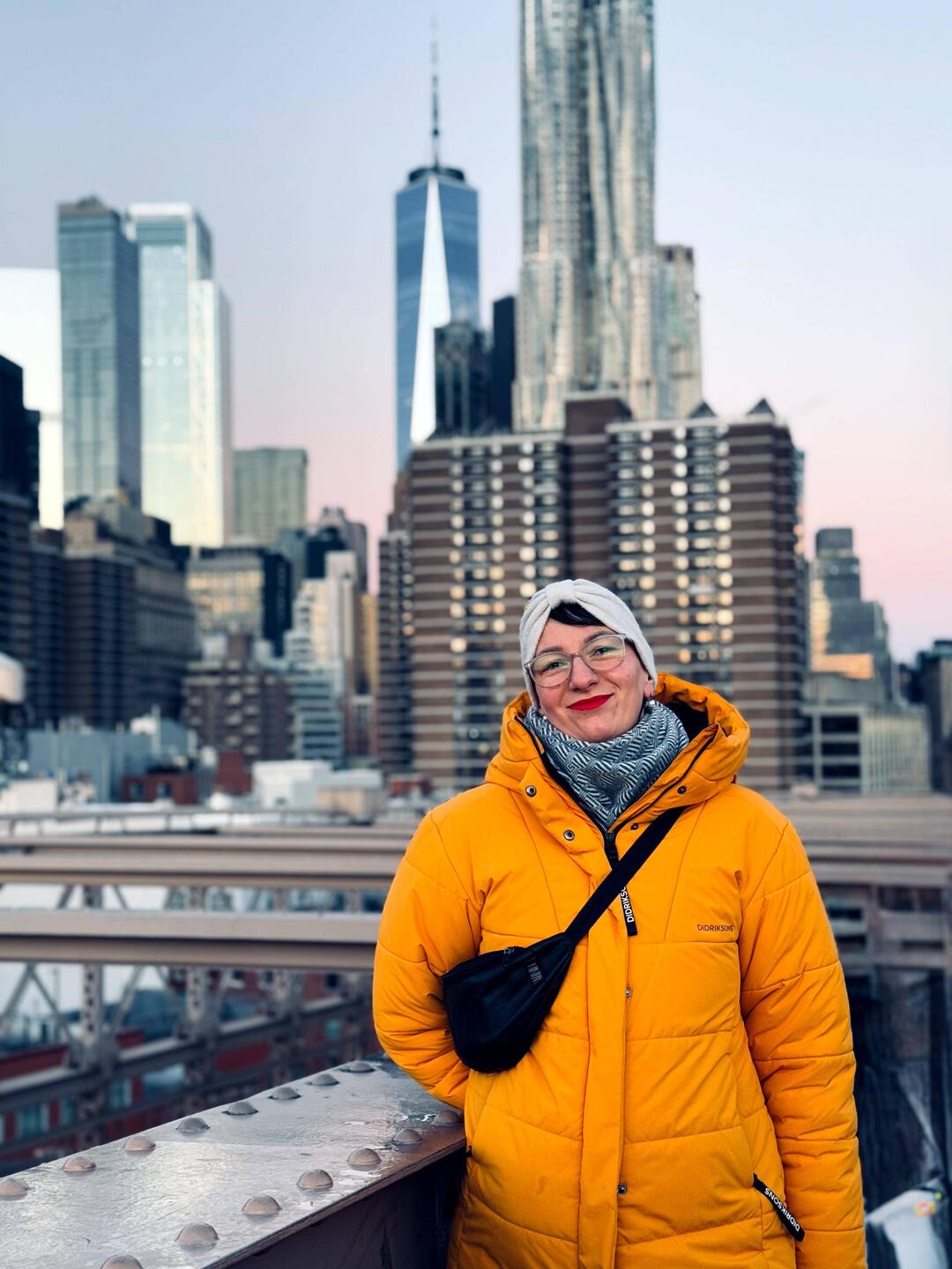 Von der Brooklyn Bridge aus mit dem World Trade Center im Hintergrund