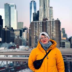 Von der Brooklyn Bridge aus mit dem World Trade Center im Hintergrund