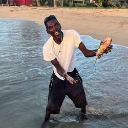 die Jungs begannen mit den Vorbereitungen fürs Hummermenü