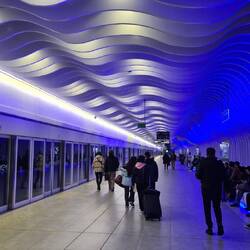 U-Bahn Haltestelle zum Flughafen - Hammer!
