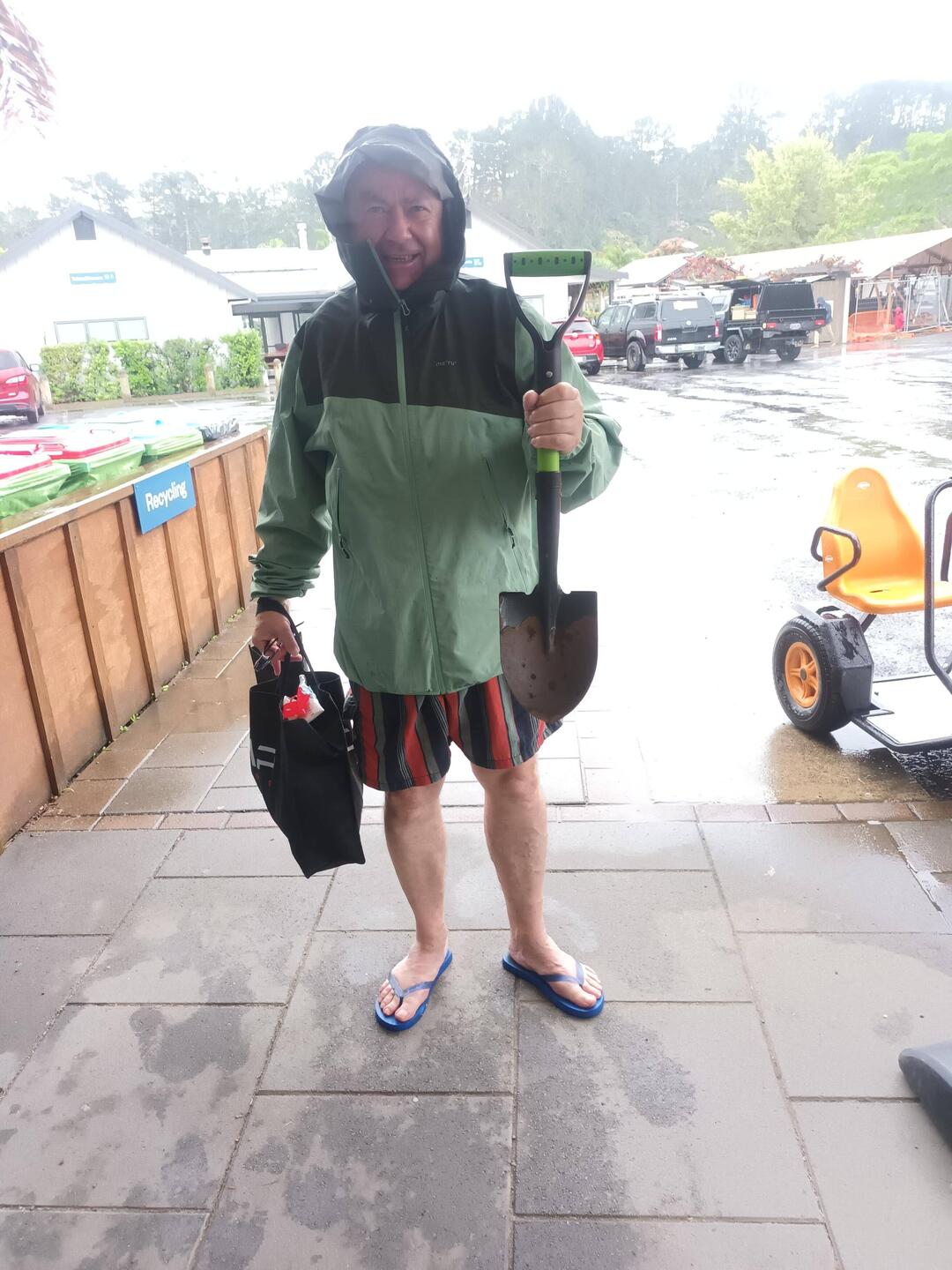 Für 5 Dollar einen Spaten geliehen und los geht's.