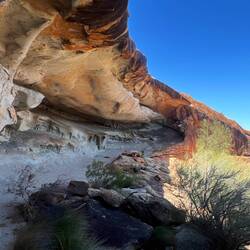 Von Erosion geschaffene Höhlen