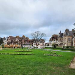 By 1880s an unreal city of villas and hotels had arisen in a semicircle