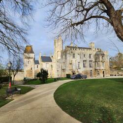 Creully sur Seulles chateau