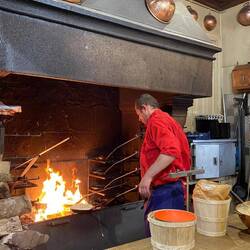Making the Omelette de la mère Poulard