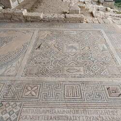 In den stattlichen Villen finden sich gut erhaltene Bodenmosaike