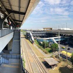ausgeklügelte Infrastruktur 🚆✈️🚙
