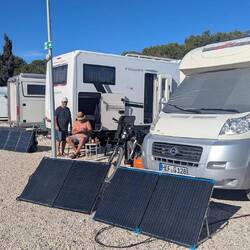 Der Solarpark steht