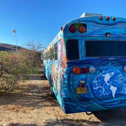 Umgebauter US Schulbus, Besitzer ist ein Magier aus Las Vegas