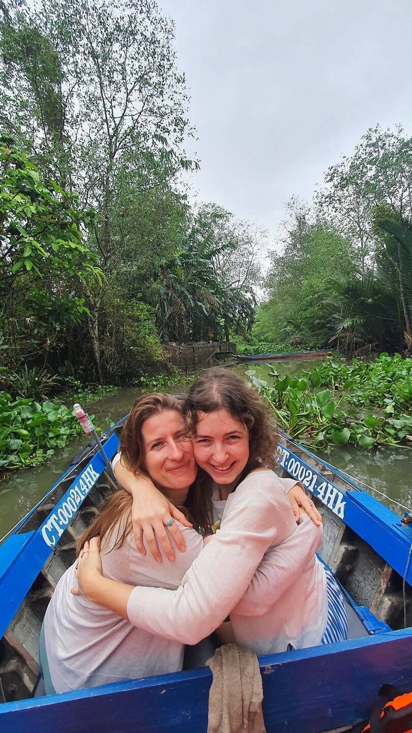 Zwei Cuties im Mekong Delta