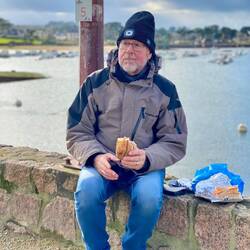 Wal enjoying lunch in Ploumanac'h