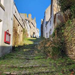 Pont-Croix's cobbled streets (Ruelles pavées) and medieval houses
