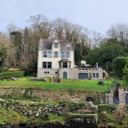 Pont-Aven has many wealthy homes