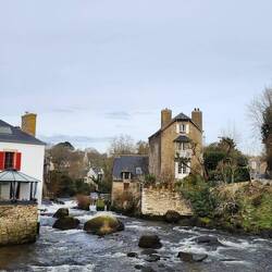 The river Aven runs through Pont-Aven