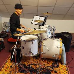Jean-Jacques playing in his jazz band in “Concarneau”