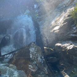 Ein atemberaubender Ort, dieser Wasserfall!