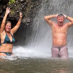 an den Dark View Falls