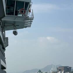 Movable bridge to assist landings.