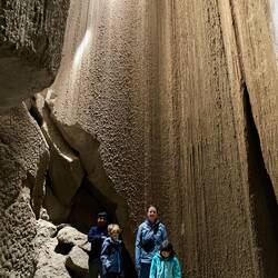 À l'intérieur d'une immense tour de sable...