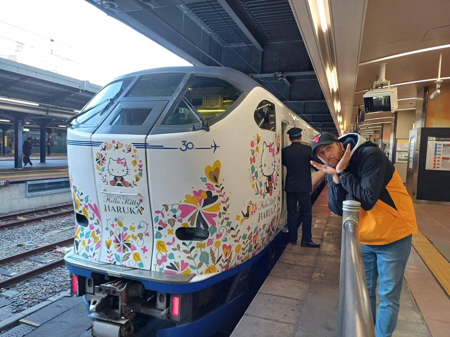 Train Hello kitty