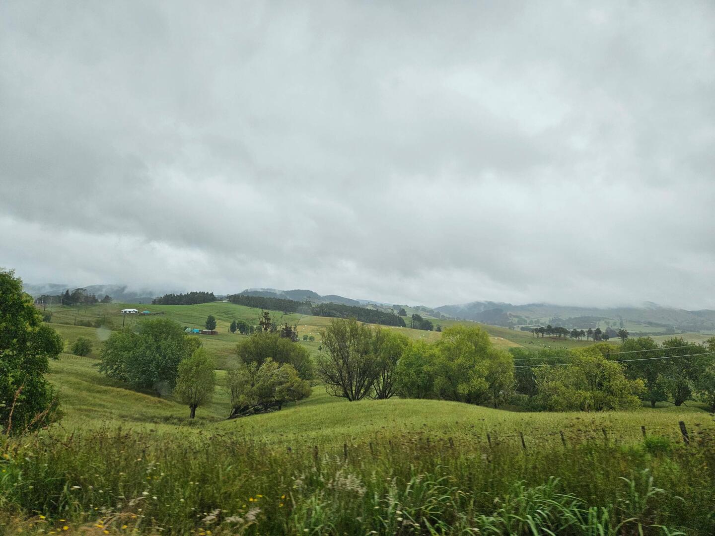 Wolkenverhangene Landschaften