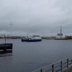 Unsere Fähre über den Noordzeekanaal!