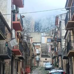 Rechtwinklig angelegte Gassen, meistens sehr steil