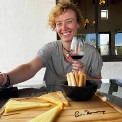 Mit nem Gläschen Wein, Käse und Brot ging's Lisa schlagartig besser 🥰