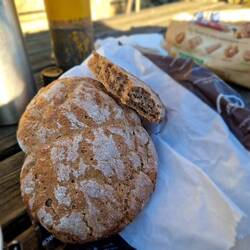 Brotzeit: Endlich wieder gutes Brot, das auch ohne alles schmeckt