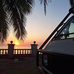 Sonnenaufgang und -Untergang über dem Meer am selben Tag...Reisen lohnt sich