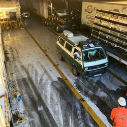 Einparken zwischen LKWs