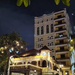 Schöne Häuser bietet die Stadt auch