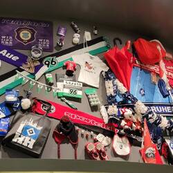 Fanartikel. HFC und HSV ganz nah beisammen....