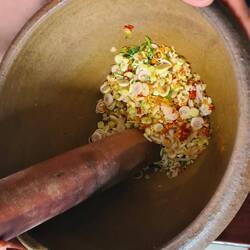 ...dann stampfen bis es cremig wird...