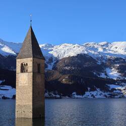 Der Kirchturm im Reschensee