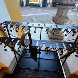 Lock and leave your umbrella !