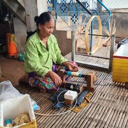 Aus den Fluffigen Kokonscwird dann Garn gesponnen