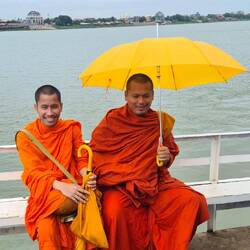 Auf der Rückfahrt buddhistische Begleitung