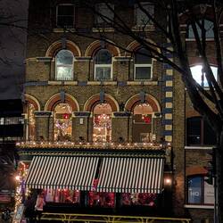 The Rose auf dem Weg von der Haltestelle Vauxhall zum Hotel entdeckt