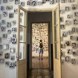 Fotos de víctimas de la dictadura en la Casa de la Memoria