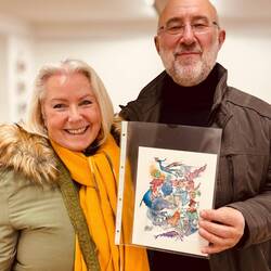 Das Ehepaar Wagner hat sich für ein Wimmelbild von Gudrun entschieden
