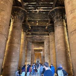 Säulenhalle weiter hinein