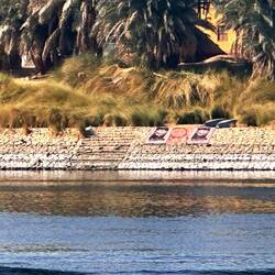 Trockenständer Ufer - dazu sieht man noch wie hoch der Wasserstand sein kann