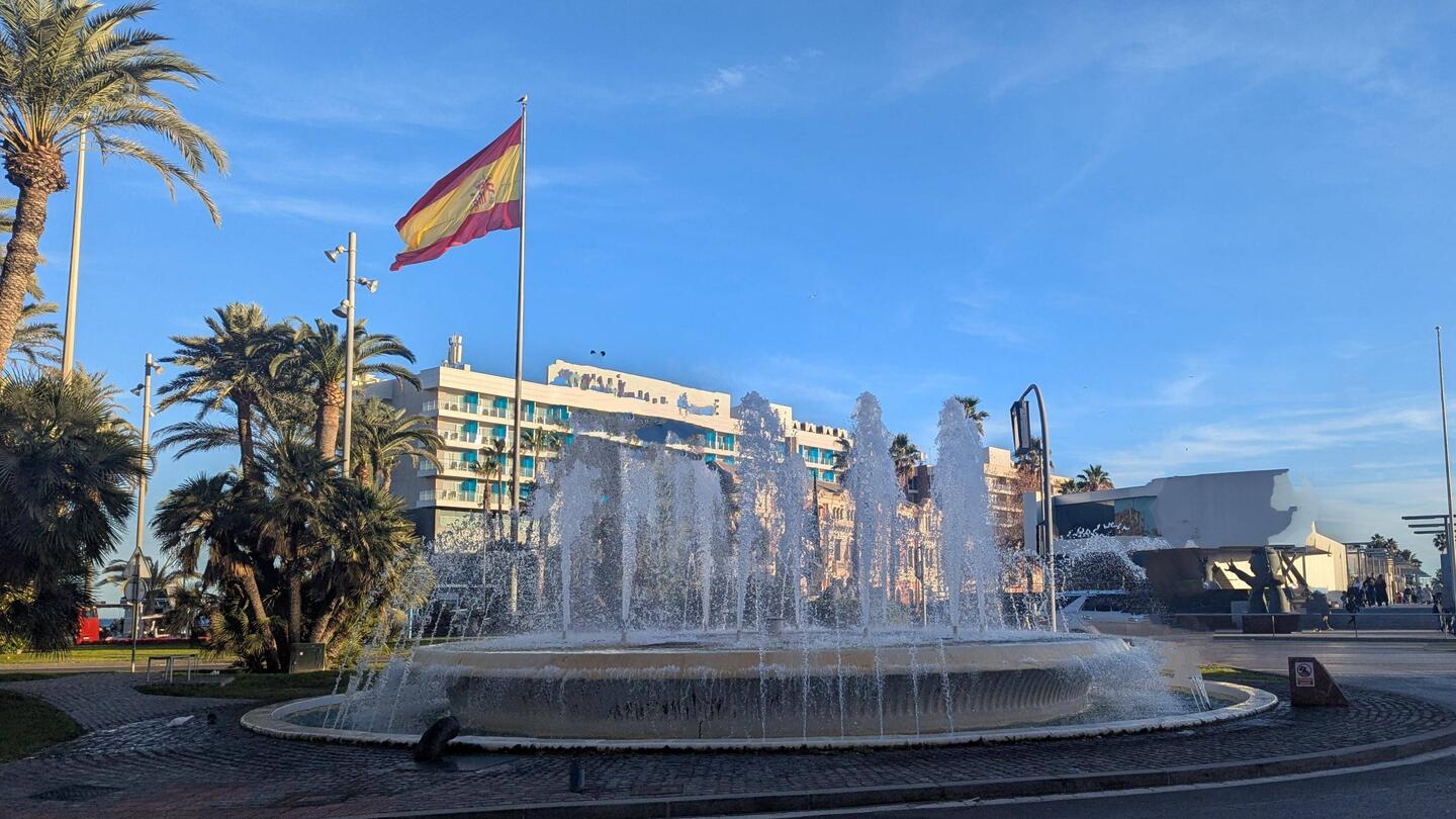 Springbrunnen an der Plaza Puerto del Mar