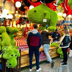 Peluche giganti in palio al mercatino